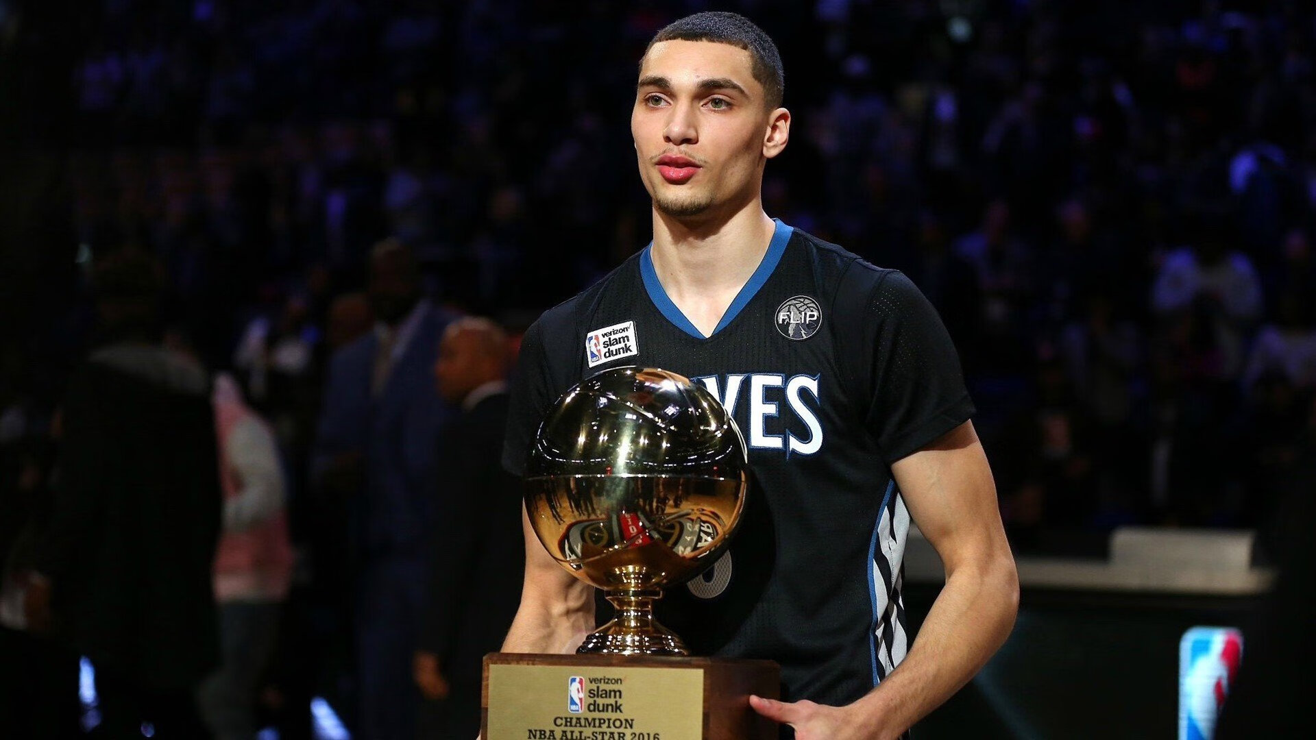 “火爆激情！粉丝助威现场爆点不断，气氛炸裂”，粉丝爆击