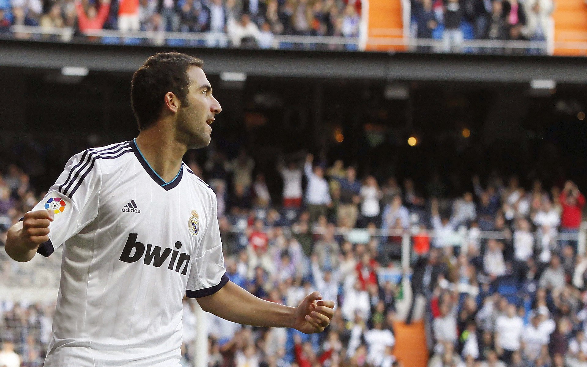 巴萨新援表现亮眼，助攻带动全队士气，巴萨2021引援